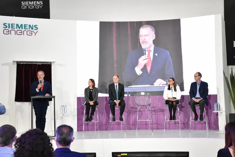 SEDESU inaugura expansion y actualizacion de empresa Siemens en Queretaro 2