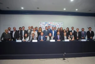 Secretaria de Gobierno se reune con integrantes de la CANACO Queretaro 1