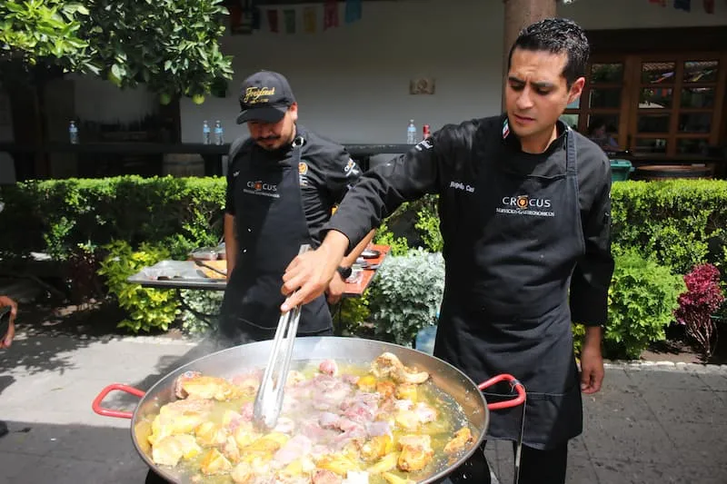 Chefs queretanos ganan concurso internacional de paella valenciana en Espana 2