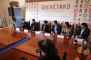 Chefs queretanos ganan concurso internacional de paella valenciana en España
