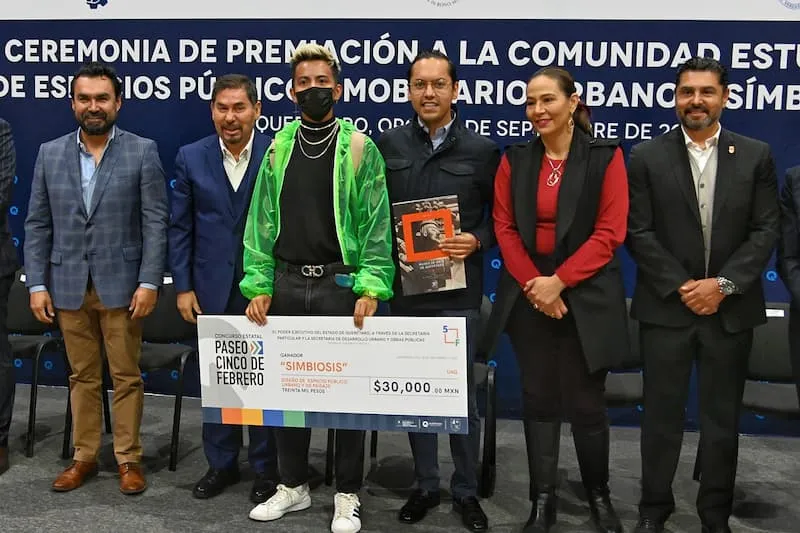 Entregan premiacion de Concursos de la Comunidad Estudiantil Paseo 5 de Febrero 2