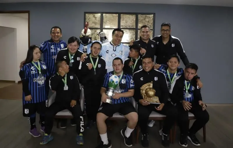 Luis Nava se reunio con subcampeones del torneo T21 Futbol Down Guadalajara Electrolic 2022 2