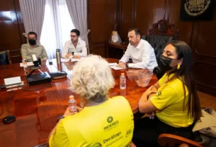 Mauricio Kuri recibe a integrantes del colectivo Saca la Bici 2