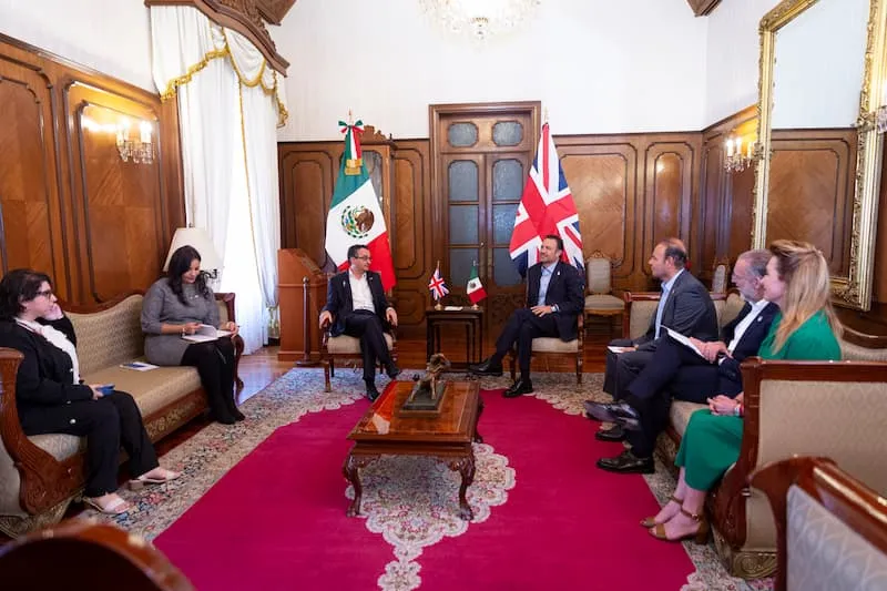 Mauricio Kuri se reunio con el embajador de Reino Unido en