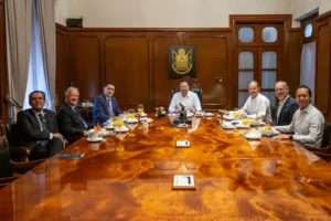 Mauricio Kuri sostuvo reunión con presidente de SAFRAN México 2 Mauricio Kuri sostuvo reunión con presidente de SAFRAN México