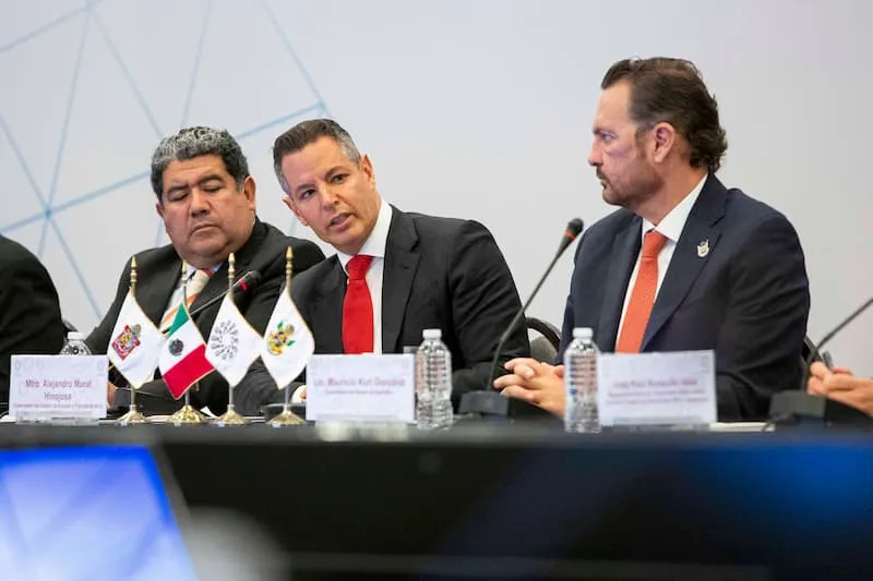 Nombran a Mauricio Kuri como coordinador de la Comision de Energia 1