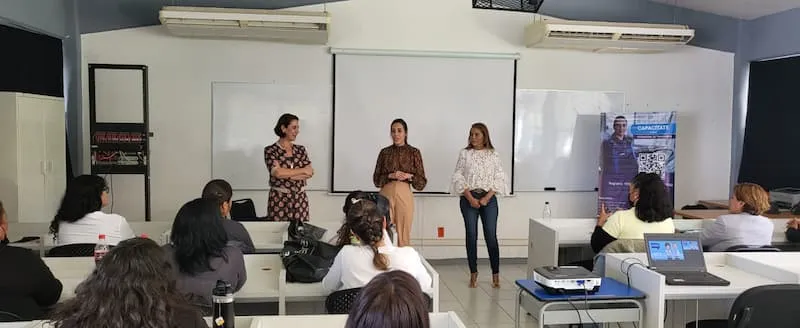 Continua capacitacion a Mujeres Operadoras del Transporte Secretaria del Trabajo 2