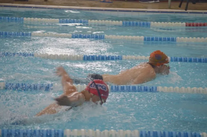 Equipo de natacion de la UPQ obtiene 10 medallas en Liga Master