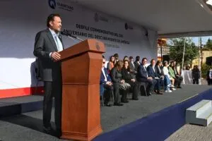 Mauricio Kuri preside desfile del 530 aniversario del descubrimiento de América