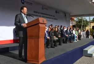 Mauricio Kuri preside desfile del 530 aniversario del descubrimiento de America 2