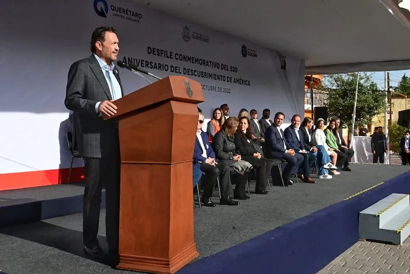 Mauricio Kuri preside desfile del 530 aniversario del descubrimiento de America 2