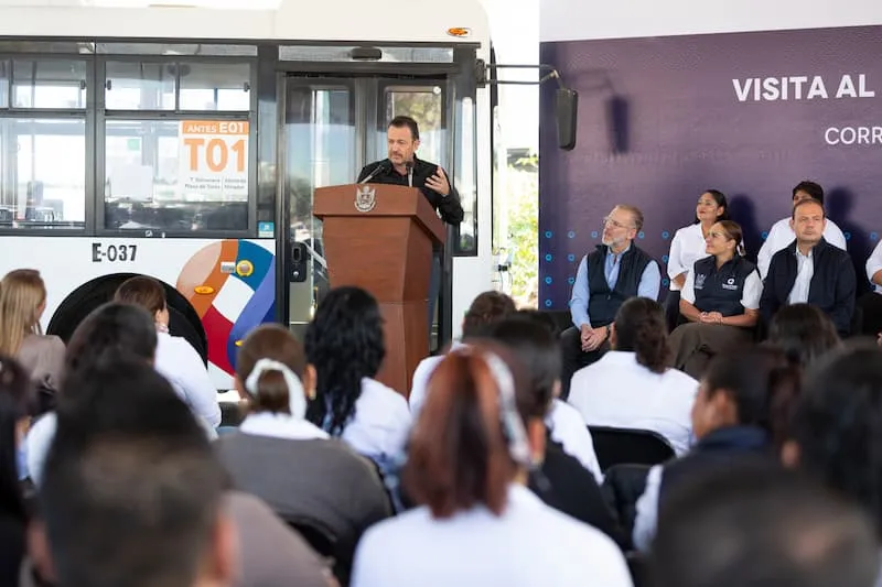 Mauricio Kuri visito a mujeres que se capacitan en el Centro de Maniobras Qrobus 2