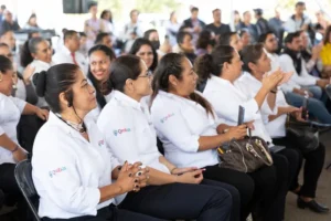 Mauricio Kuri visitó a mujeres que se capacitan en el Centro de Maniobras Qrobus 2 Mauricio Kuri visitó a mujeres que se capacitan en el Centro de Maniobras Qrobus