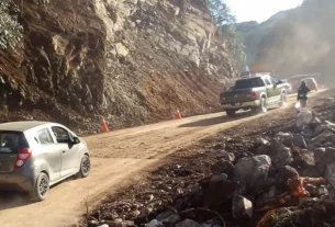 Reanudan circulacion en Carretera Federal 120 SJR – Xilitla tras remocion de escombros por derrumbe 1