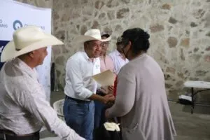 SEDEA entregó apoyos a productores de La Valla, San Juan del Río 2 SEDEA entregó apoyos a productores de La Valla, San Juan del Río
