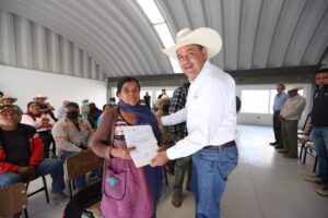 SEDEA entregó certificados por tecnificación de riego y línea de conducción en Pedro Escobedo