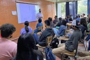 SESEQ lleva conferencias de prevención de adicciones a la UTEQ