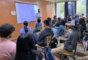 SESEQ lleva conferencias de prevencion de adicciones a la UTEQ