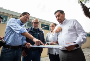 Secretario Particular visita escuela secundaria general Quetzalcoatl en Corregidora