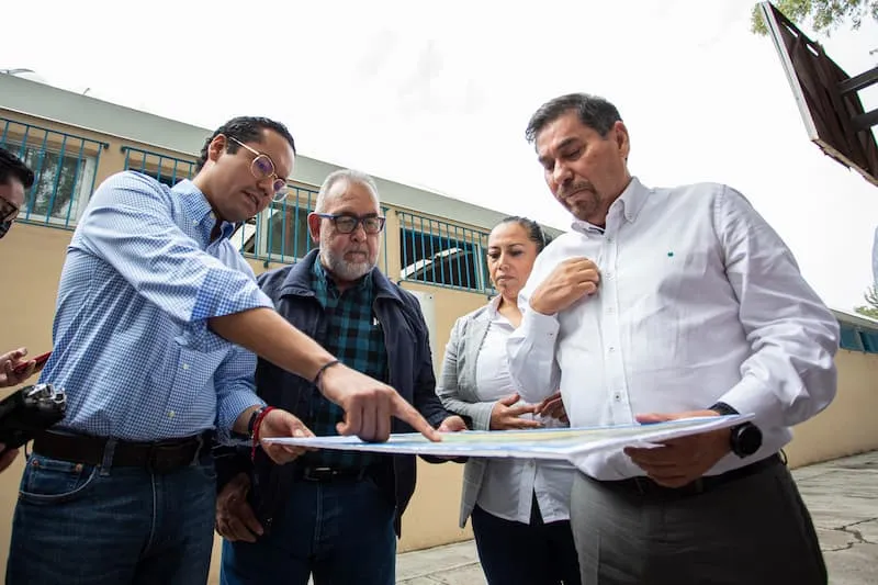 Secretario Particular visita escuela secundaria general Quetzalcoatl en Corregidora