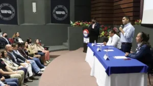 UPQ reconoce a docentes por su labor de excelencia 2 UPQ reconoce a docentes por su labor de excelencia