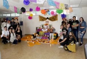 Estudiantes de la UTC viven la tradicion del Dia de Muertos