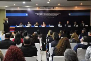 Supervisores de USEBEQ comparten conocimientos y experiencias para mejorar calidad educativa