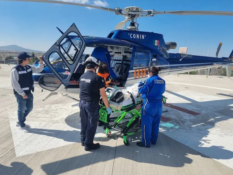 Trasladan en ambulancia aerea a paciente de Queretaro a la Ciudad de