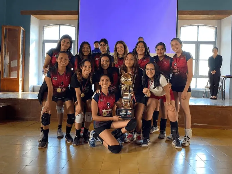 Alumnas de UPQ obtienen campeonato del Circuito Estatal de Voleibol