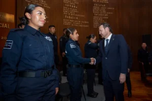 Mauricio Kuri preside ceremonia de graduación de nuevos policías de proximidad 3 Entregan 700 tarjetas de apoyo a mujeres en San Juan del Río