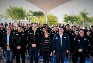 Oficial Mayor encabeza reconocimiento ciudadano a Policias en Queretaro 1