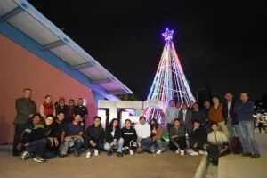 UTEQ enciende árbol navideño con tecnología LED y Arduino