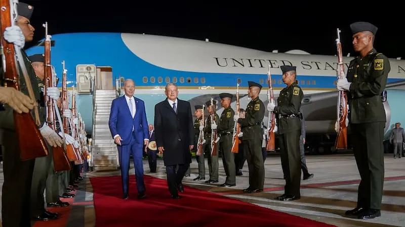 AMLO recibe a Joseph Biden en el AIFA 2