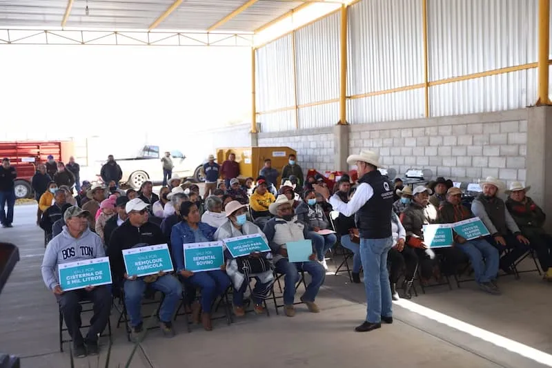 Entrega SEDEA apoyos en Toliman 2