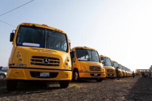 Mauricio Kuri atestigua entrega de unidades del Programa de Transporte Municipal Gratuito en El Marqués
