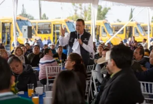Entregan unidades del Programa de Transporte Municipal Gratuito en El Marques 3