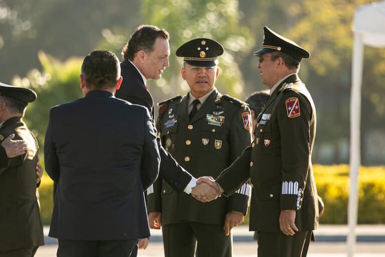 Mauricio Kuri asistió al relevo en la XII Región Militar en Irapuato, Guanajuato