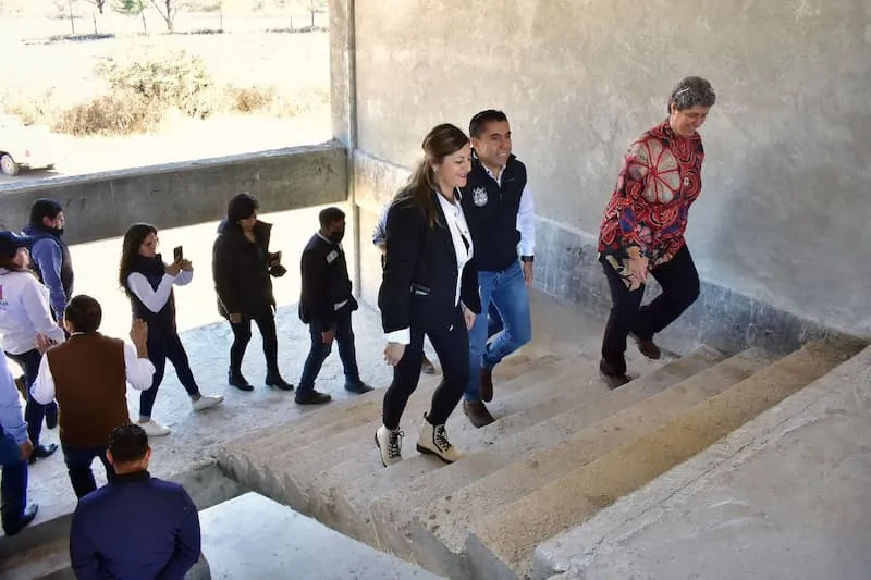 Rectora y alcalde realizaron recorrido por obra de nuevo campus UAQ Corregidora 3