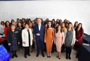 Titular de SEDESU acerca programas a mujeres empresarias 1