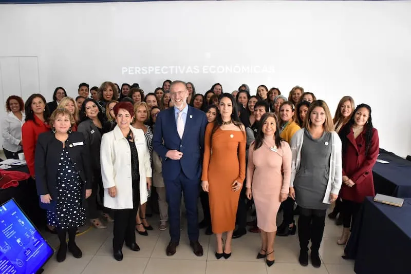 Titular de SEDESU acerca programas a mujeres empresarias 1