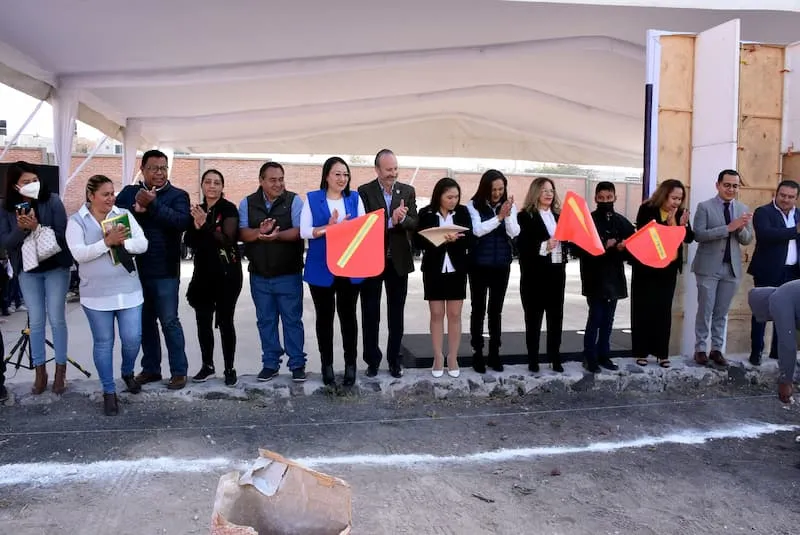 USEBEQ construye arcotecho e instalaciones deportivas en primaria Rogelio Garfias Ruiz 1
