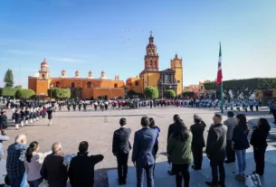 Autoridades encabezan ceremonia del Dia de la Bandera en SJR reconocen a escoltas 1