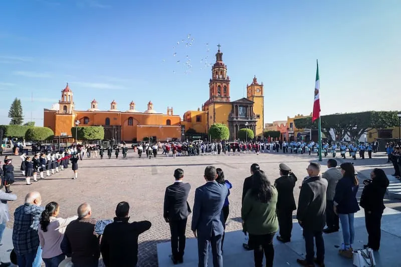 Autoridades encabezan ceremonia del Dia de la Bandera en SJR reconocen a escoltas 1