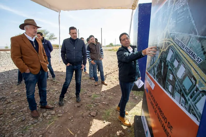 Gobernador atestiguo presentacion de proyectos para El Marques 1