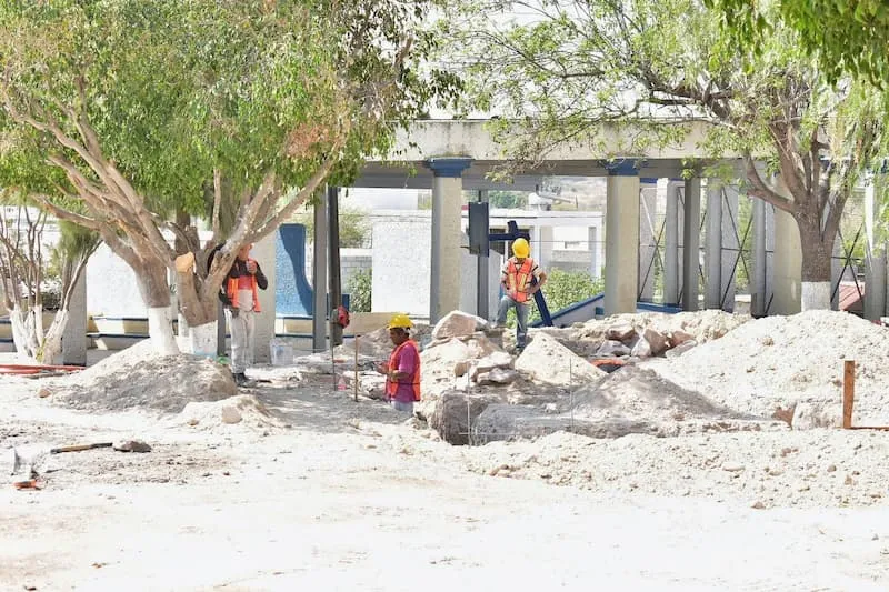 Roberto Sosa superviso obra de rehabilitacion de la Unidad Deportiva Los Olvera 1
