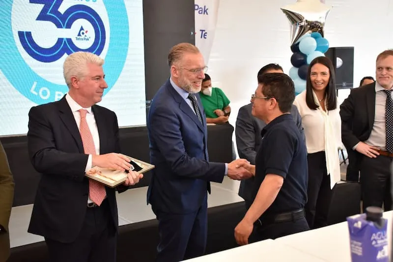Titular de SEDESU reconoce compromiso de Tetra Pak 2