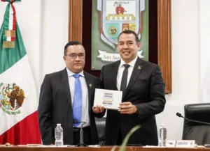 Roberto Cabrera entrega Segundo Informe de Gobierno al Ayuntamiento de San Juan del Río 2 Roberto Cabrera entrega Segundo Informe de Gobierno al Ayuntamiento de San Juan del Río