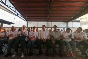 Roberto Cabrera sostiene encuentro con líderes de colonias de San Juan del Río
