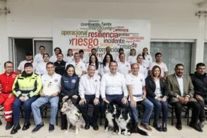Roberto Cabrera otorga credenciales a integrantes del Comité Comunitario de Bosques de San Juan