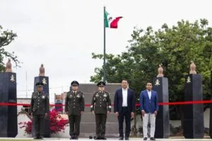 Asiste Roberto Cabrera a inauguración de Hemiciclo a Niños Héroes en 7º Regimiento Mecanizado